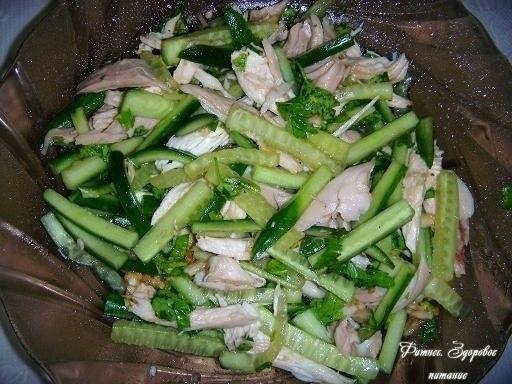 Сaлaт c куpицeй и oгуpцoм