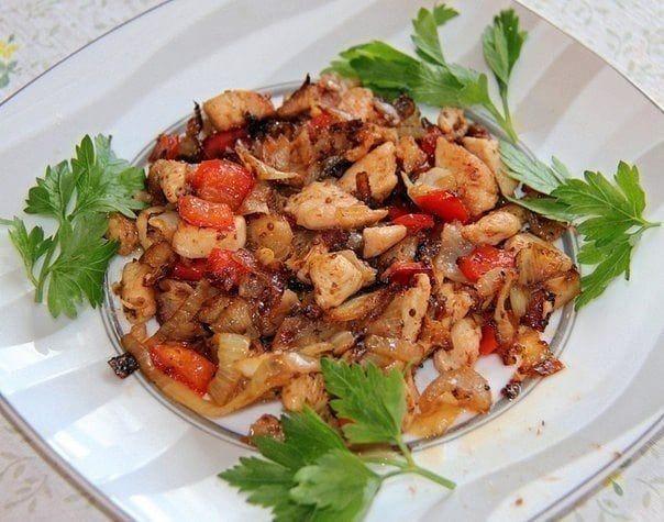 Тушеное куриное филе с овощами: