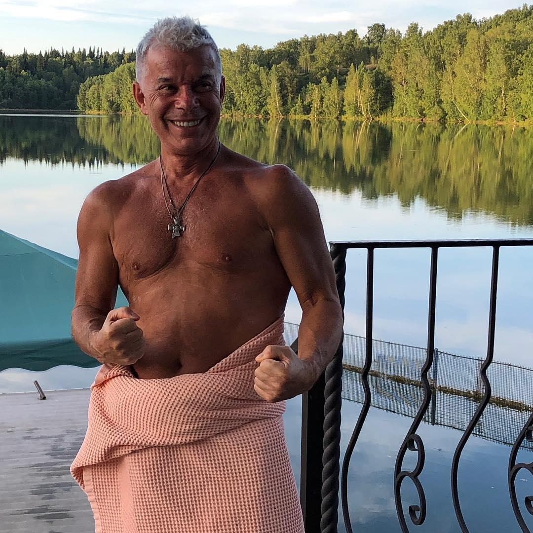 68-летний Газманов похвалился спортивной фигурой на Мальдивах
