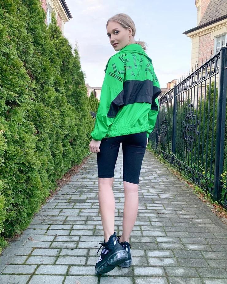 Стройная Кристина Асмус