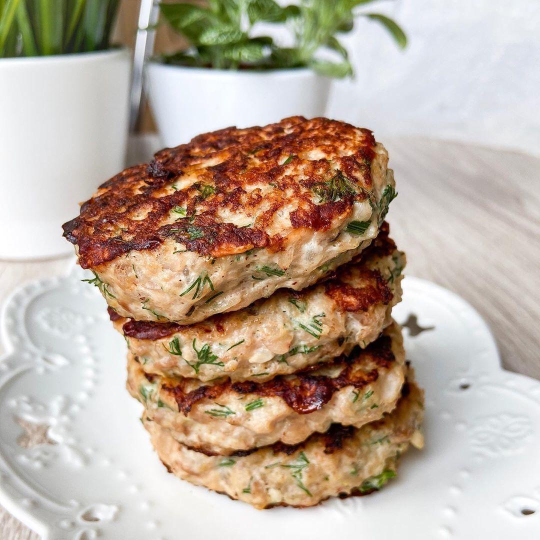 Куриные котлетки с гречкой