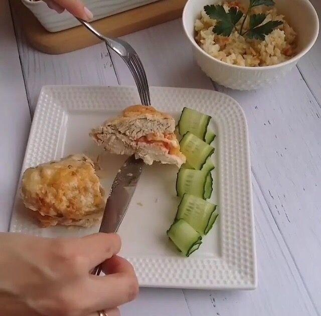 Нежное куриное филе с помидорами и сыром в сметанном соусе