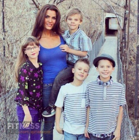 Мать четверых детей, работающая учителем, подверглась травле из-за фото в Instagram