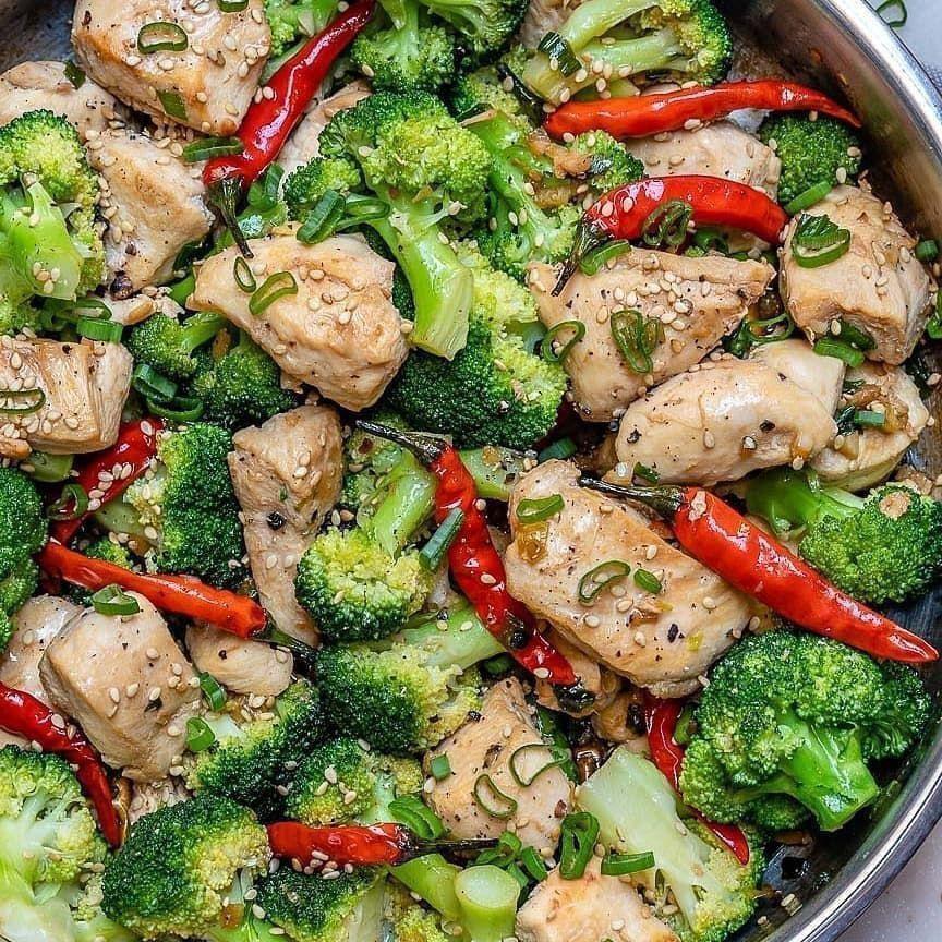Жареная курица с брокколи⠀ 5EQCZsvnEKo - Жареная курица с брокколи⠀