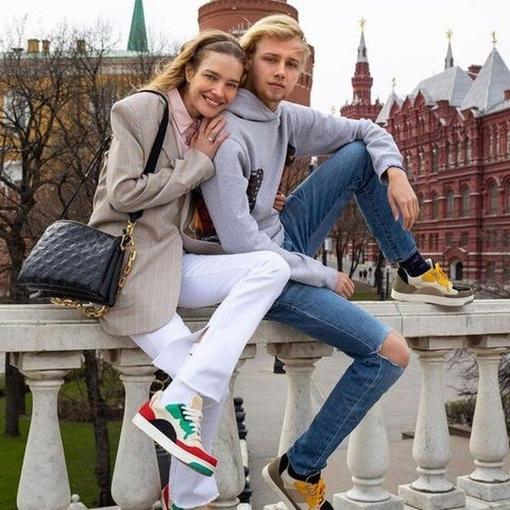 6YEK9QtHf1o - Нет, это не фотографии счастливой пары.