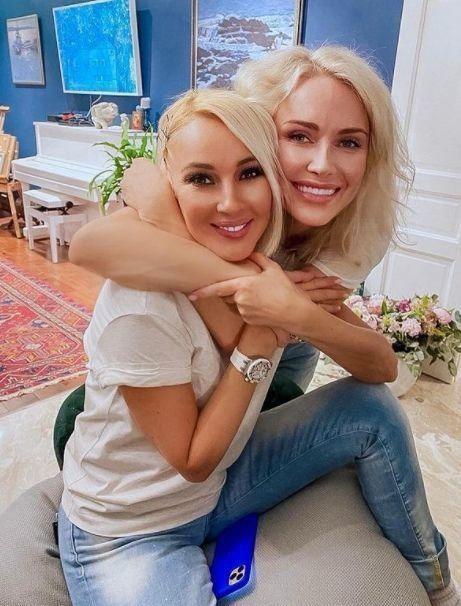 yJPTIsEgziA - Им уже за 50 , но они все равно в отличной форме!