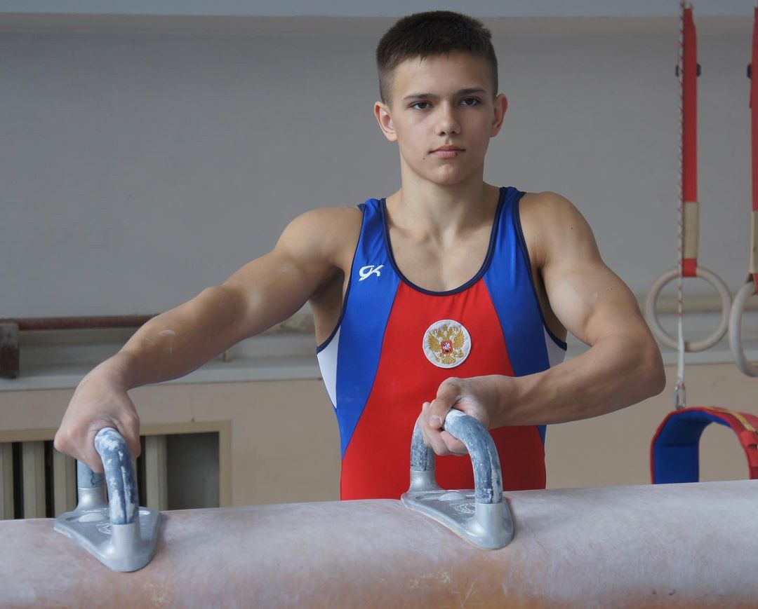 ZTJ5zduZ59g - Андрей Абдуллин — 17-летний гимнаст из Челябинска, вот это правильное поколение растет