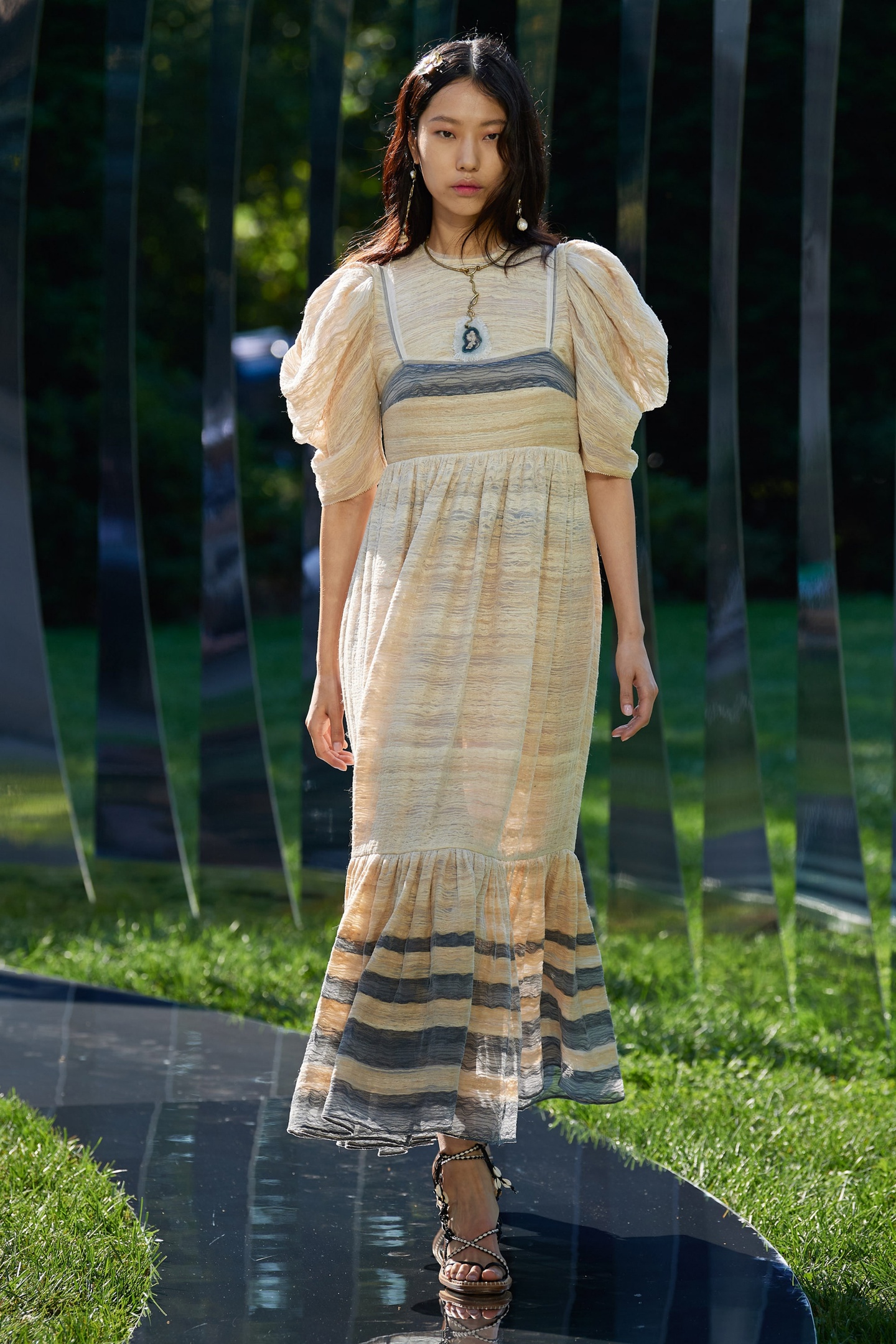 JRMAbkDKnBSY8QyEA llIbiLs5xHUU1QkolgvL HSZItgFxx  lpFlRRkQoK22iMcOrI8pH0opjf31uCpfVm 9eE - Коллекция Ulla Johnson Ready-To-Wear Весна-Лето 2022