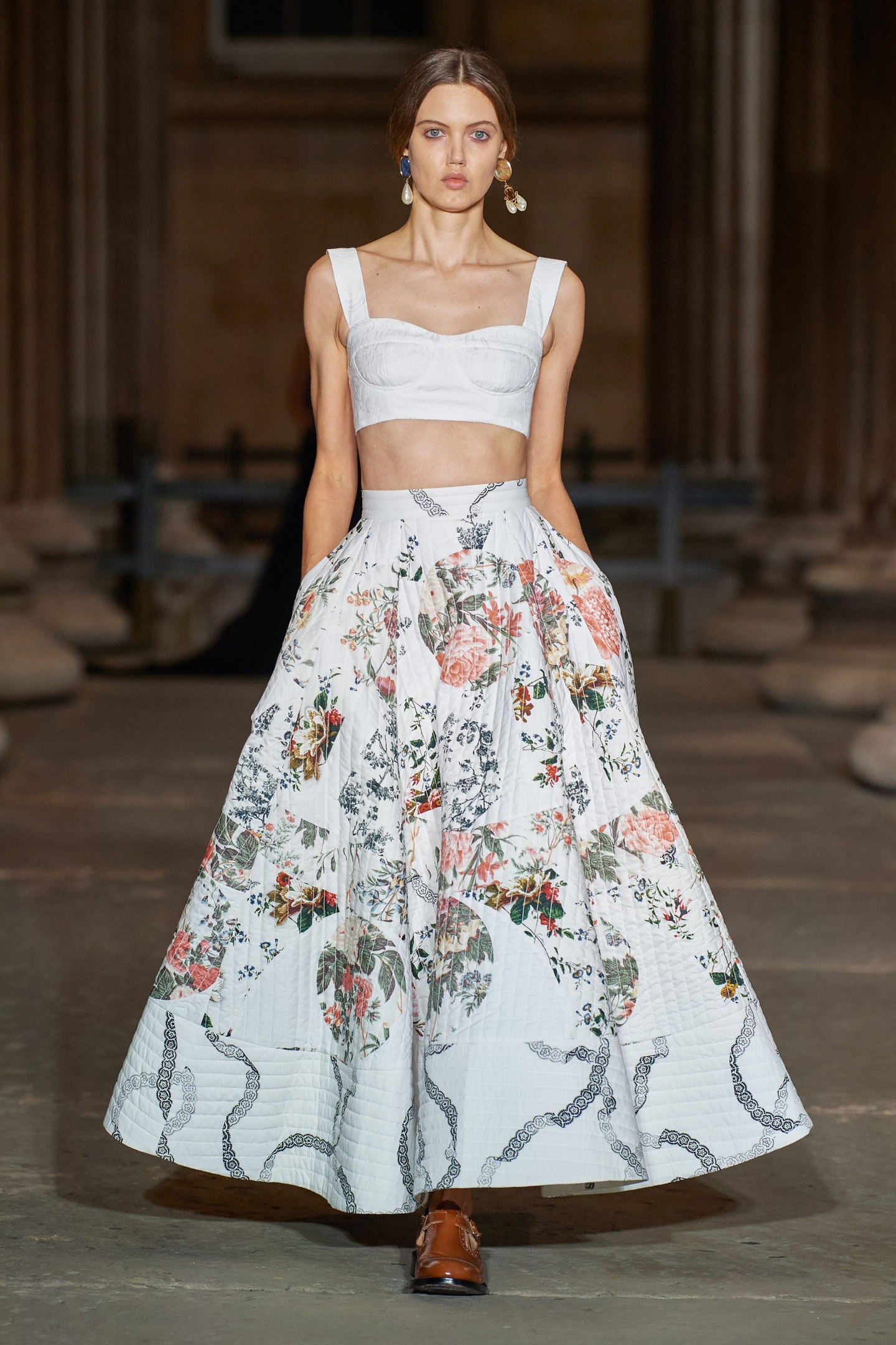 pQ sd0q24 2R8MmENh7fGTZhKcZGNaOcksN Rbrm1ubAPZM59gDdywPceQwjK5yH7N2EZvesyFPIkvoLS 1X39zo - Коллекция Erdem Ready-To-Wear Весна-Лето 2022