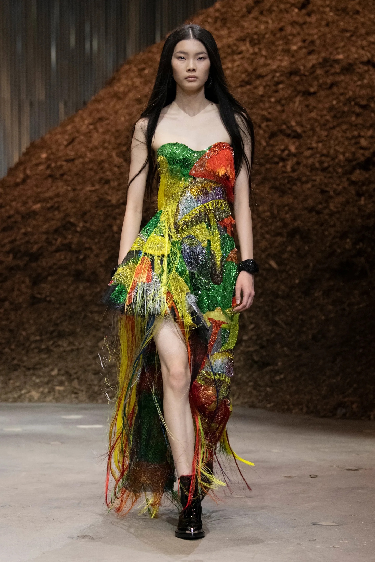 1DR1EFpFpYQegSZyzFoPjh0VCBY9NWbTICVdJwB QqlnRhsPP 5qfw29Csbkg2cAKJpY4dmZVtbUEbxlVzf0x MR - Коллекция Alexander McQueen Ready-To-Wear Осень-Зима 2022/2023