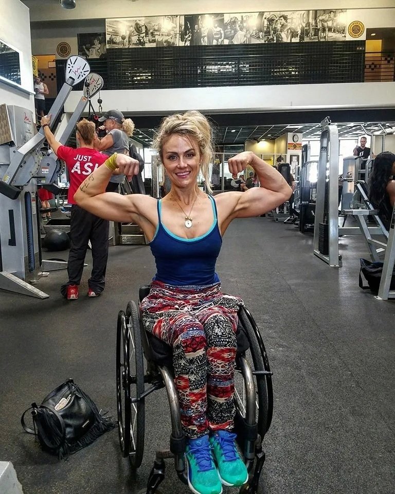Тифани Адамс — тренер по фитнесу в инвалидном кресле, которая занимается любимым делом несмотря ни на что