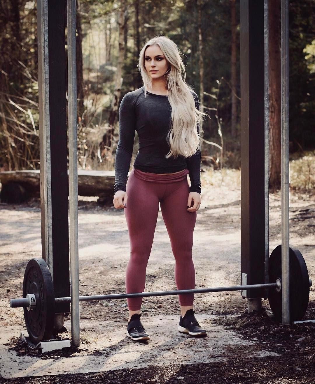 Анна Нистром — шведская фитнес-модель, которая создала себе идеальную спортивную фигуру благодаря правильному питанию и спорту