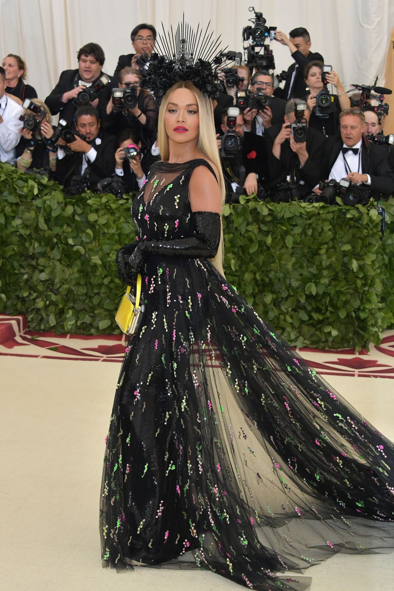 O51NCpqsM6DuAyzrRsprzMfmSAhwX8xXSTwubOOFdrFbIHnu3RuYWhrwzw5r83uhAD0N8XUIv4srwKK4RWl5HLi9 - Рита Ора (Rita Ora) на ежегодном балу Института костюма Met Gala 2018