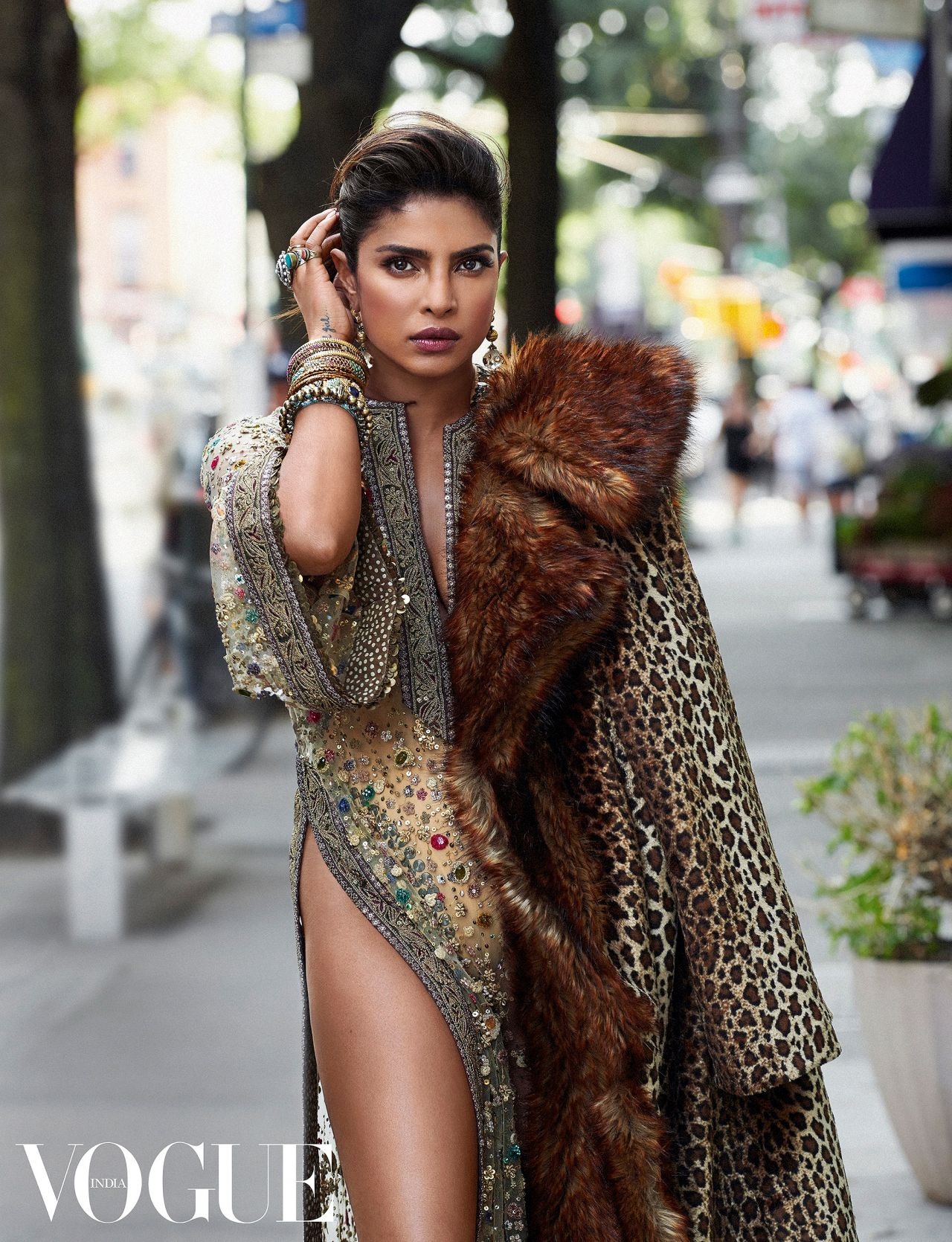 R3fXOsZVlxhuXHgJoElZ70bxjWvHdya 4I31xvPBxEmdoaH2FEF7deMDXDfo1et7RdxaF8bgjV0W 7z TOXSTt0c - Приянка Чопра (Priyanka Chopra) в фотосессии для журнала Vogue India (2019)