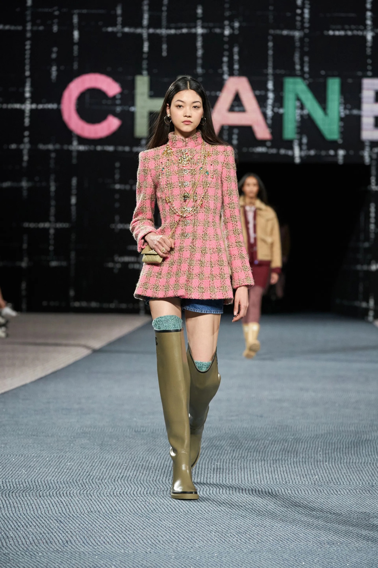 yCTk61tzfhdeQcf5tXtqM63o8qWQahCsBnTM6fQAto2MI8Z6NsyBIvykUKwLcJ8yJcPlrFFoH2LTs8aAGfhv0qP0 - Коллекция Chanel Ready-To-Wear Осень-Зима 2022/2023
