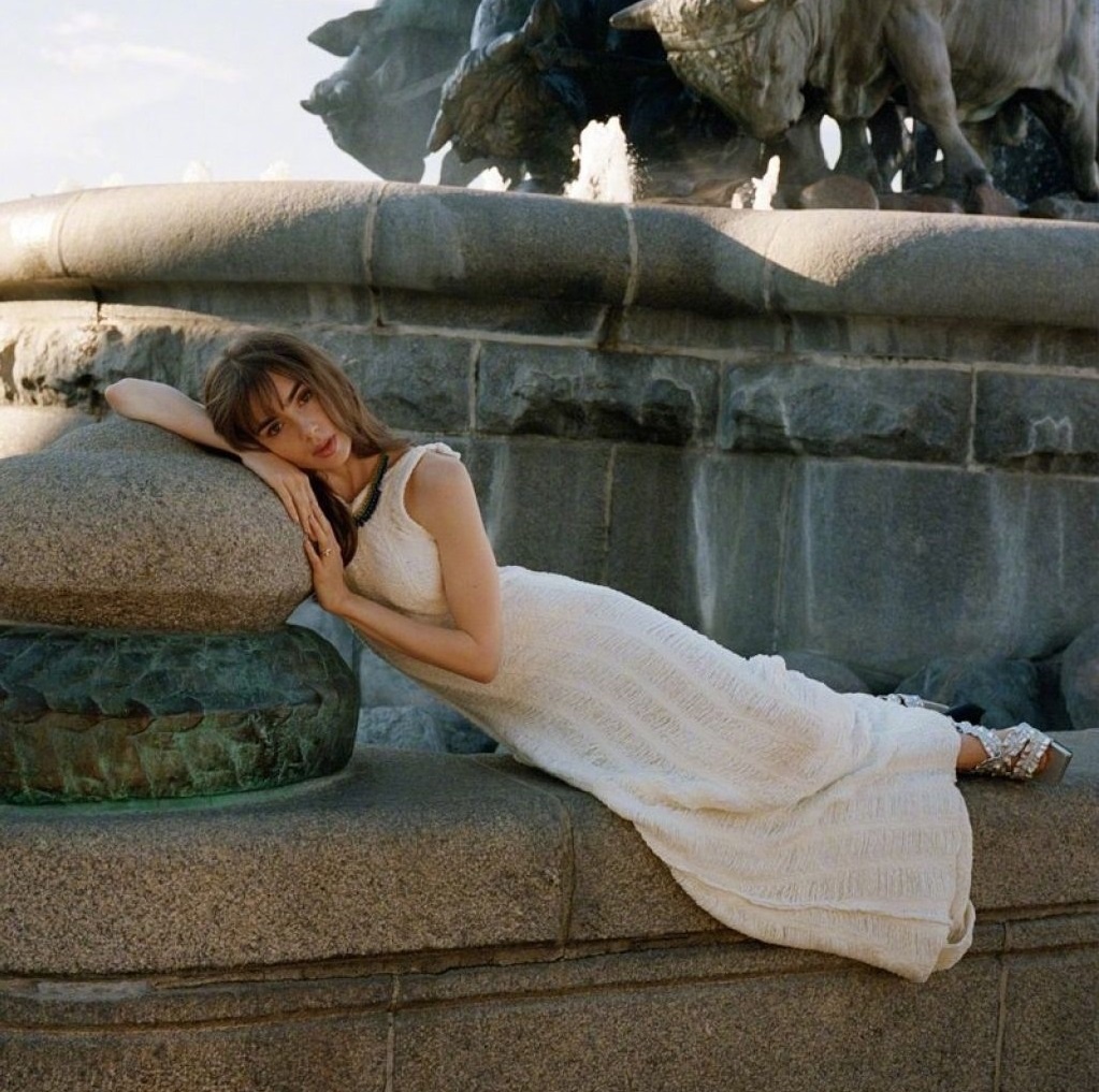 EPBfXKxvaRH0XXCKBPCcCocmvf17OPXq 8Ne4JMTlDJdzCUTHORNZ6jXbtB1cXtQ6TPWb0q4DLi2E cozwDuhtqV - Лили Коллинз (Lily Collins) в фотосессии для журнала Vogue Scandinavia (2023)