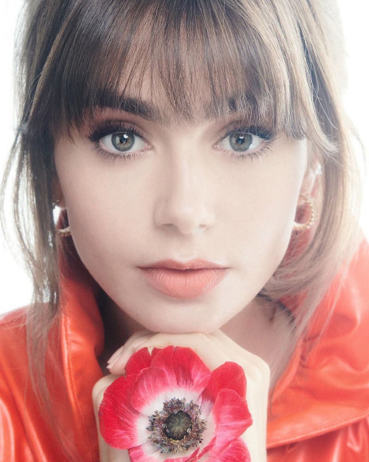 3IhJUfvyoXs - Лили Коллинз (Lily Collins) в фотосессии для журнала Harper’s Bazaar Germany (2023)