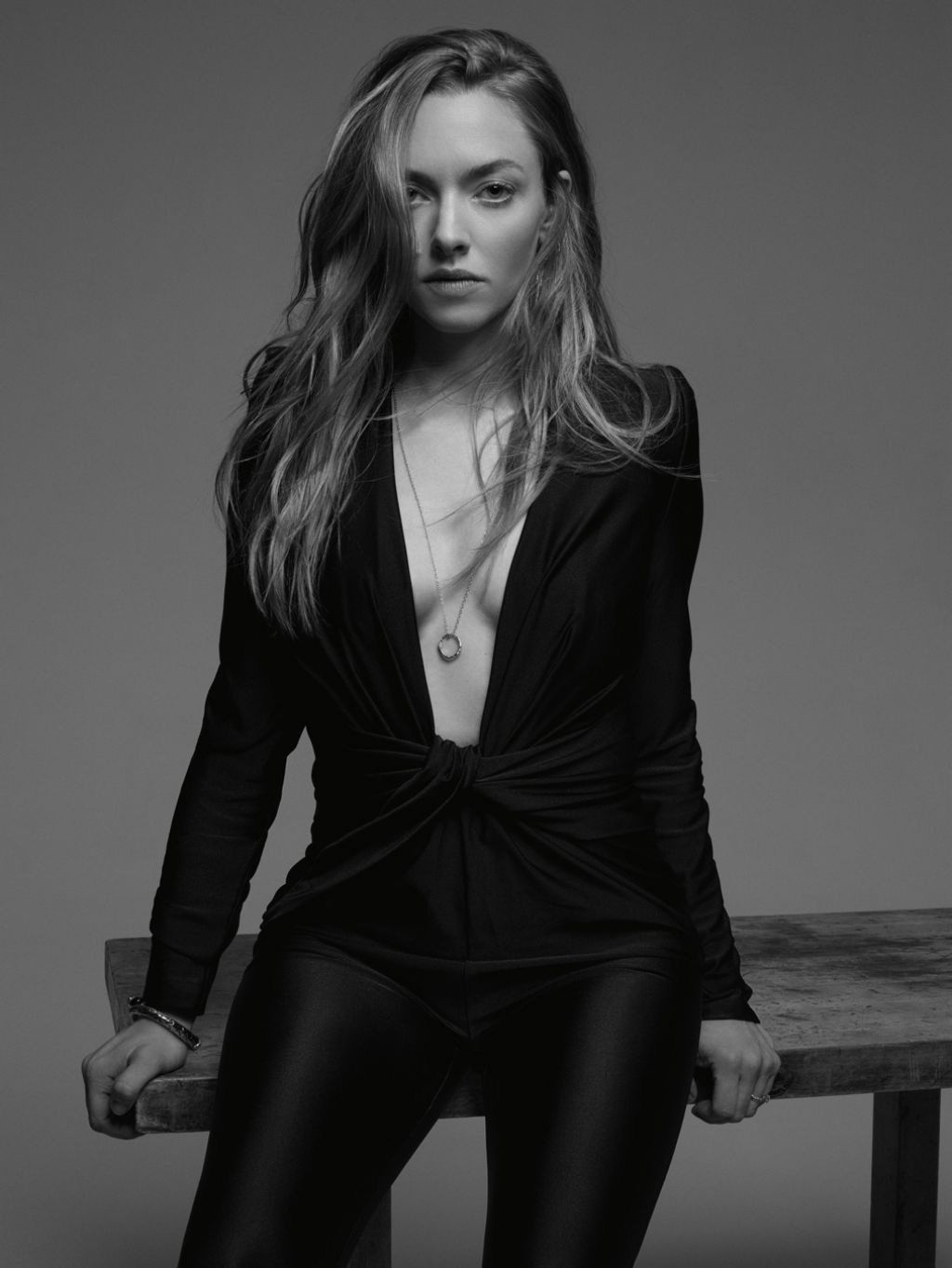 XCMOxmkUSb4 - Аманда Сайфред (Amanda Seyfried) в фотосессии для журнала Heroine (2022)