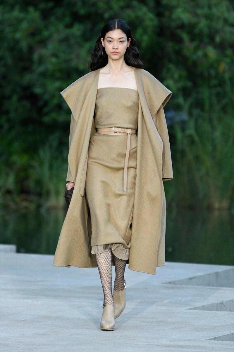 hDhFkZkrGzI - Коллекция Max Mara Resort Весна-Лето 2023