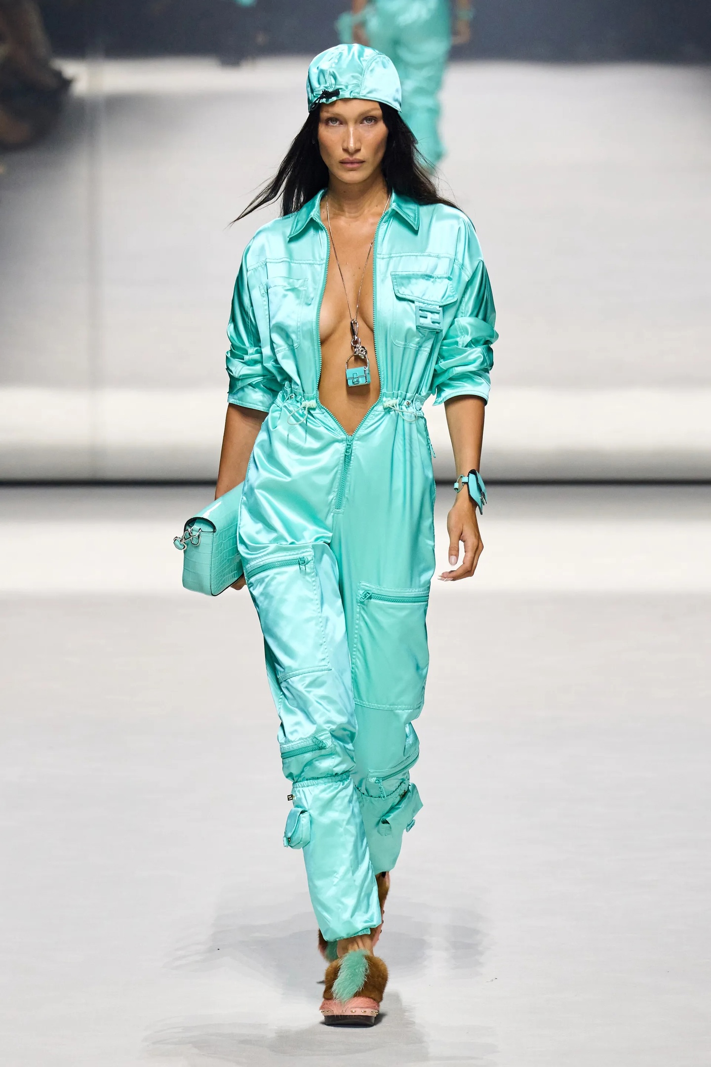 F9UqrbC1wCk - Коллекция Fendi Resort Весна-Лето 2023