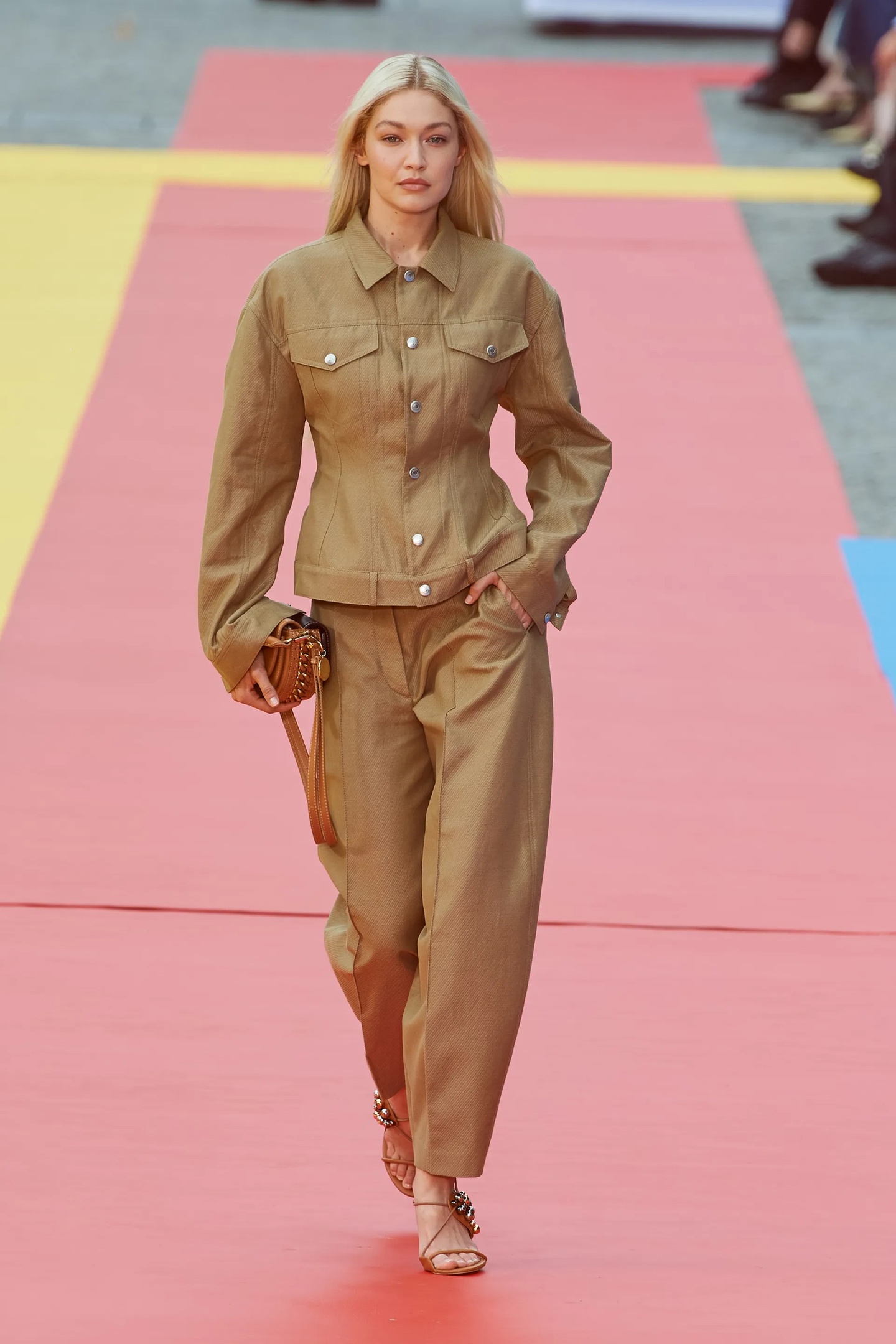 icFlw ZRX9U - Коллекция Stella McCartney Ready-To-Wear Весна-Лето 2023