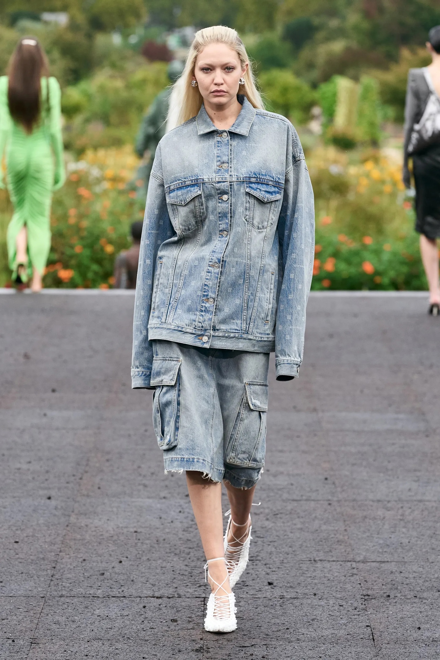 p2vuqXRsX7M - Коллекция Givenchy Ready-To-Wear Весна-Лето 2023