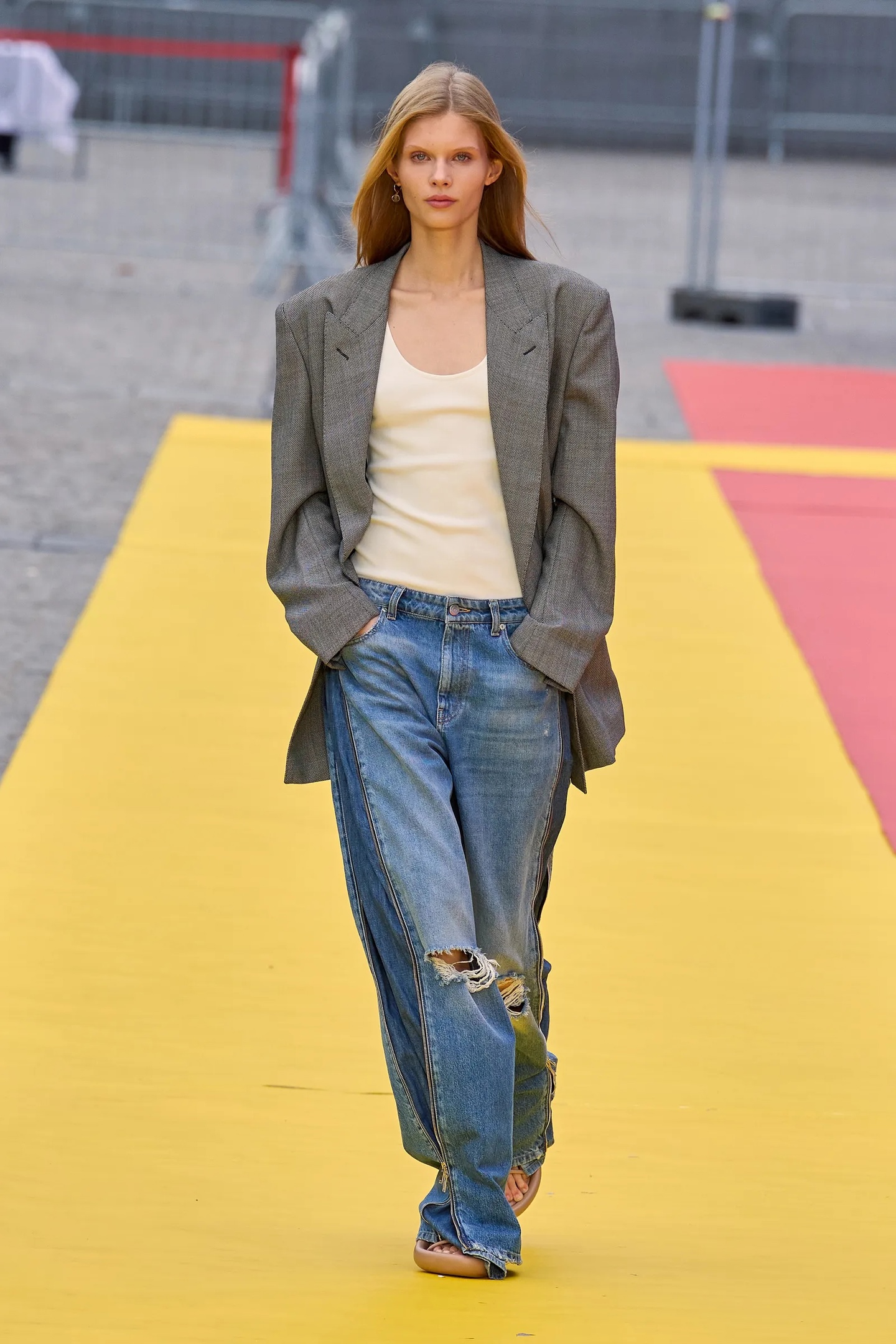pT0M pHfvKc - Коллекция Stella McCartney Ready-To-Wear Весна-Лето 2023