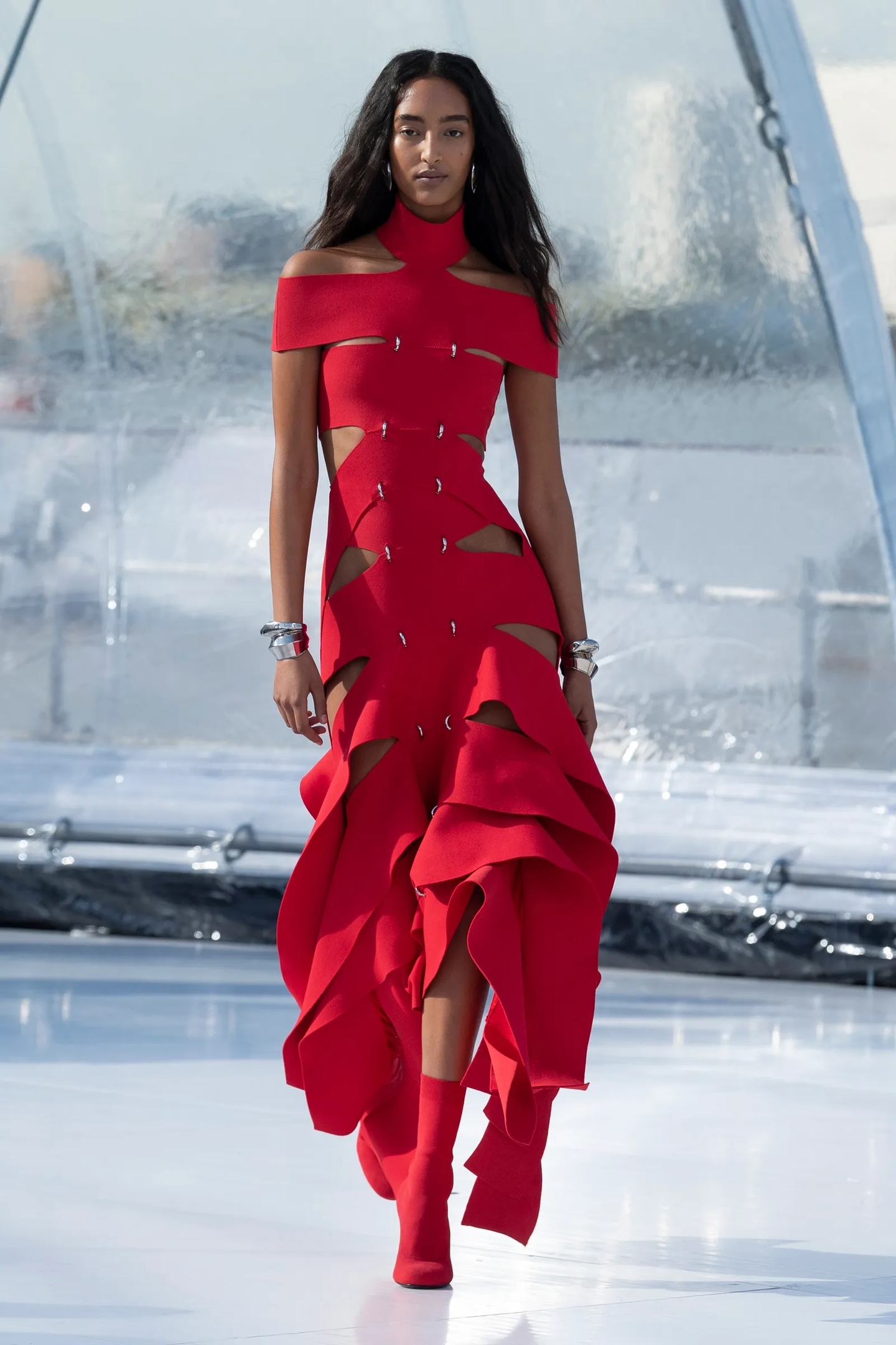 9ycdjylLJHg - Коллекция Alexander McQueen Ready-To-Wear Весна-Лето 2023