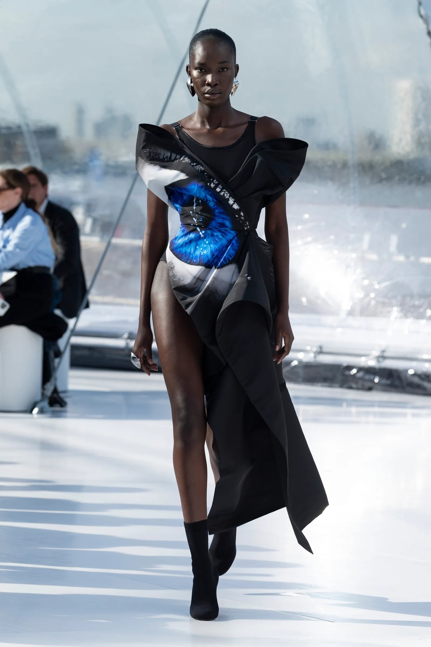 A0vzOmTdFmc - Коллекция Alexander McQueen Ready-To-Wear Весна-Лето 2023