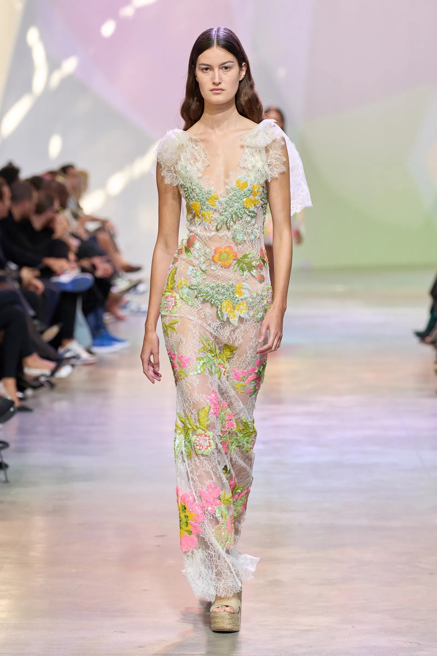 SJVEi3vO0Xk - Коллекция Elie Saab Ready-To-Wear Весна-Лето 2023
