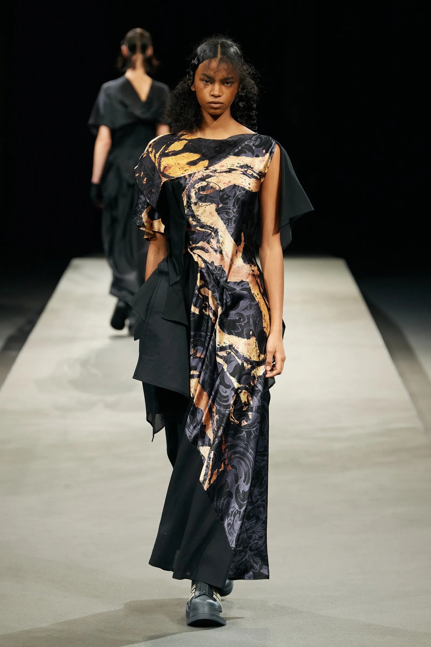 giKrH2IIQ00 - Коллекция Yohji Yamamoto Ready-To-Wear Весна-Лето 2023