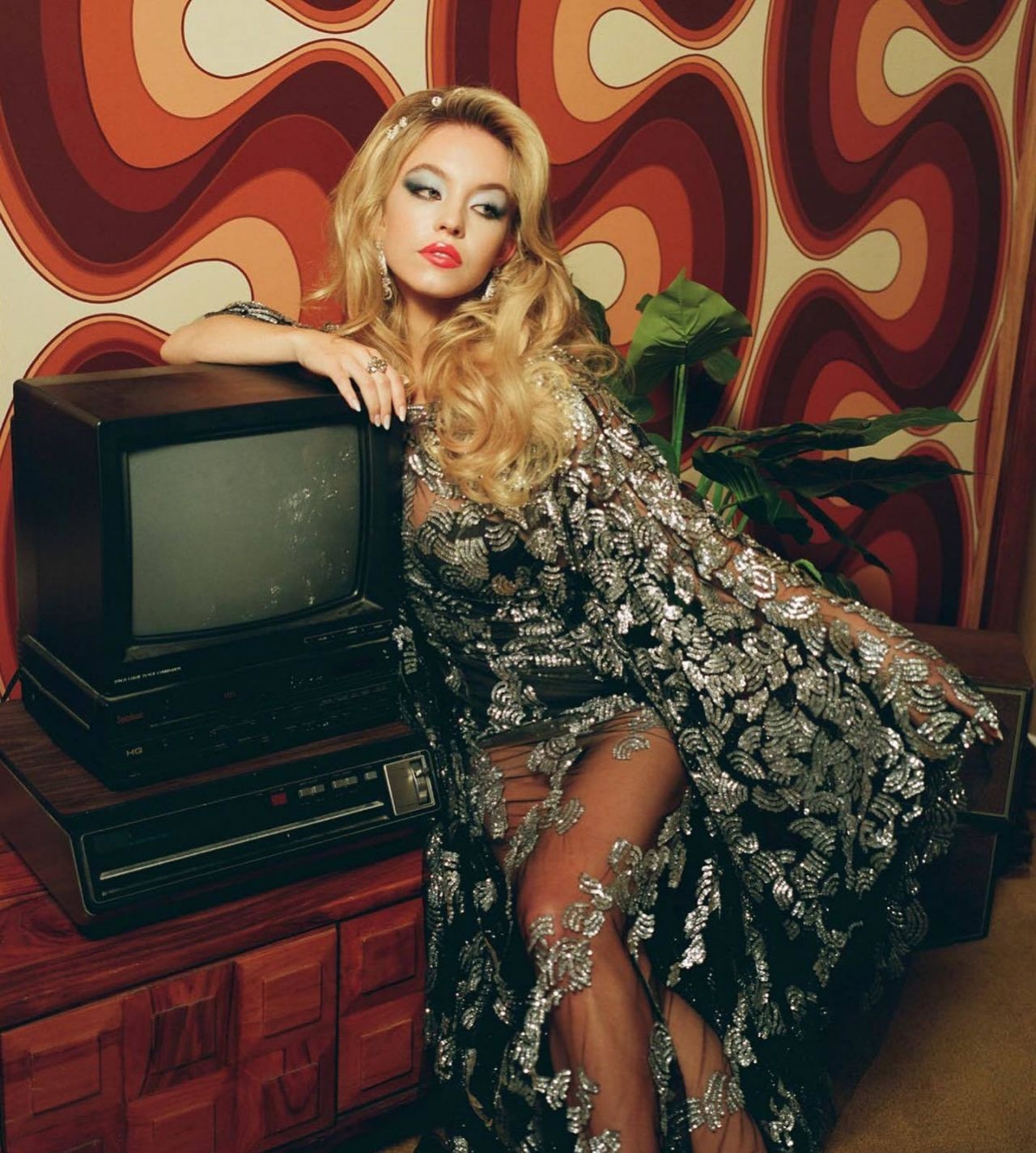 oWRTfUDu4DE - Сидни Суини (Sydney Sweeney) в фотосессии для журнала Wonderland (2021)