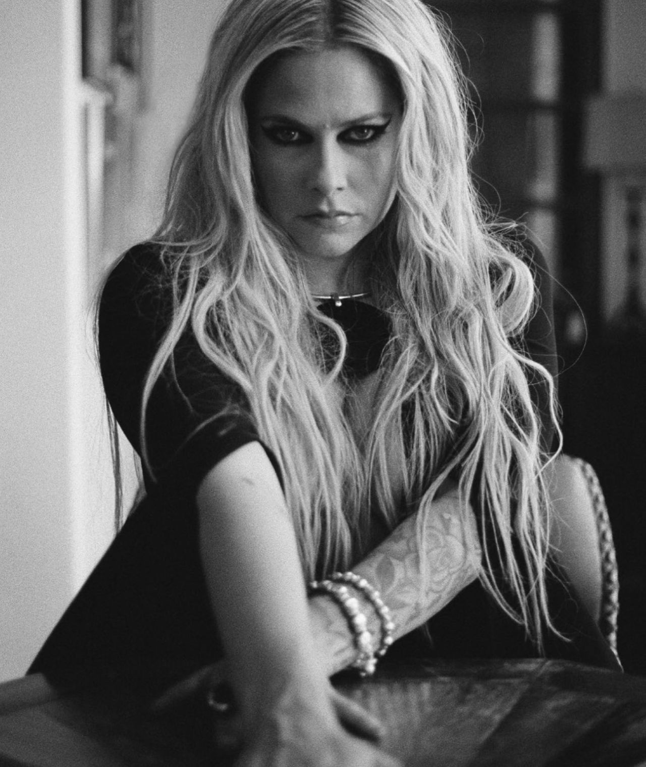 OPPXRxq6CR4 - Аврил Лавин (Avril Lavigne) в фотосессии для журнала Schön!