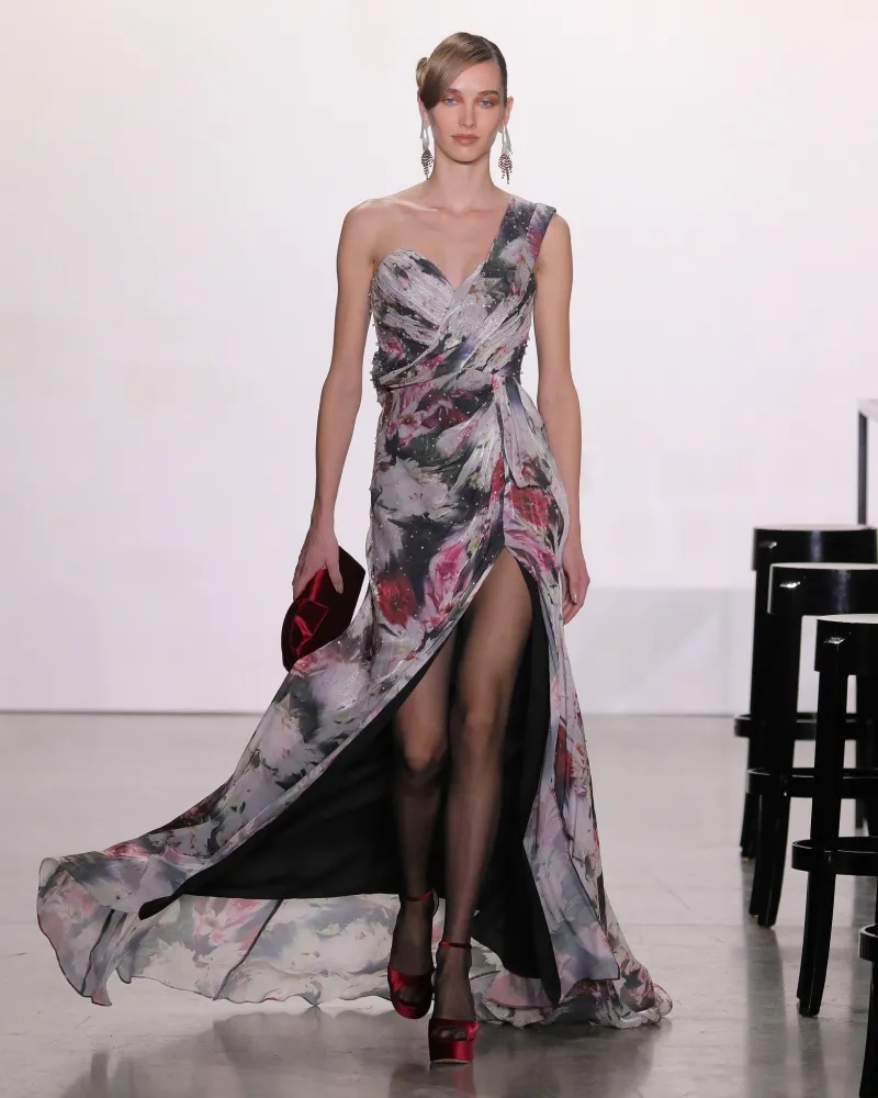 cfAUZ232MzY - Коллекция Badgley Mischka Ready-To-Wear Осень-Зима 2023
