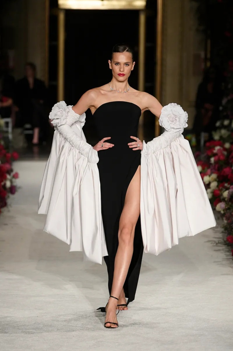 9p8RgMEcrro - Коллекция Christian Siriano Ready-To-Wear Осень-Зима 2023