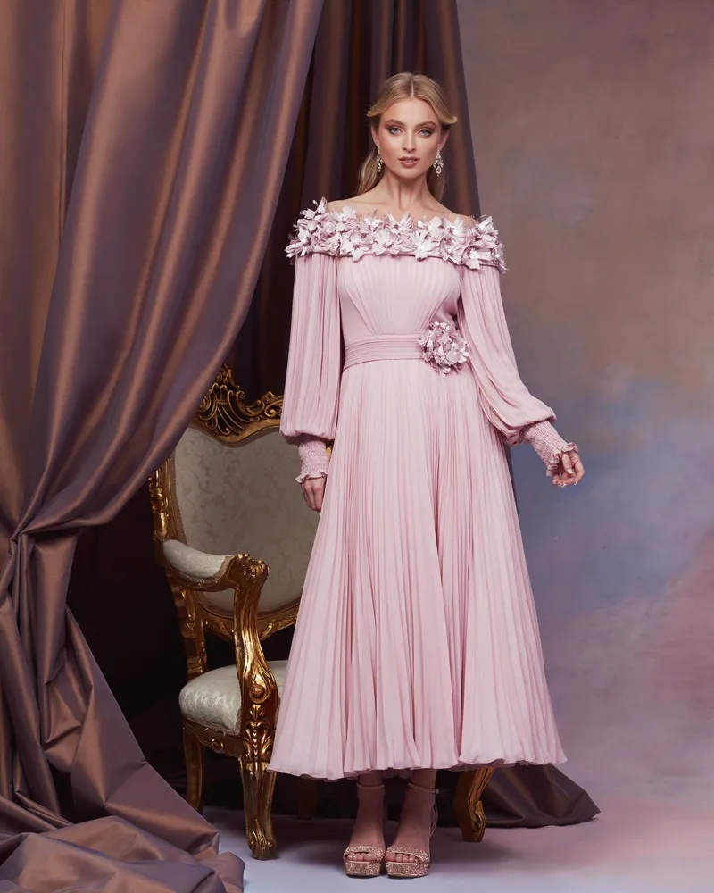 YuyjipBHx2k - Коллекция Tadashi Shoji Ready-To-Wear Осень-Зима 2023
