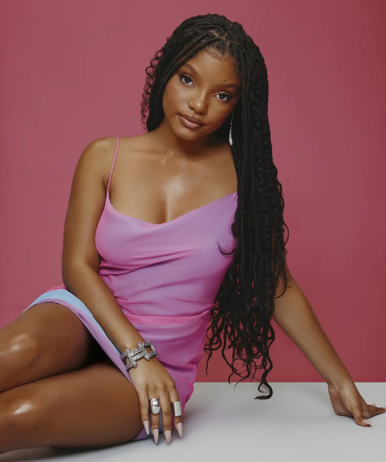 qLgK8HZFcQM - Холли Бэйли (Halle Bailey) в фотосессии для журнала Glamour US (2023)